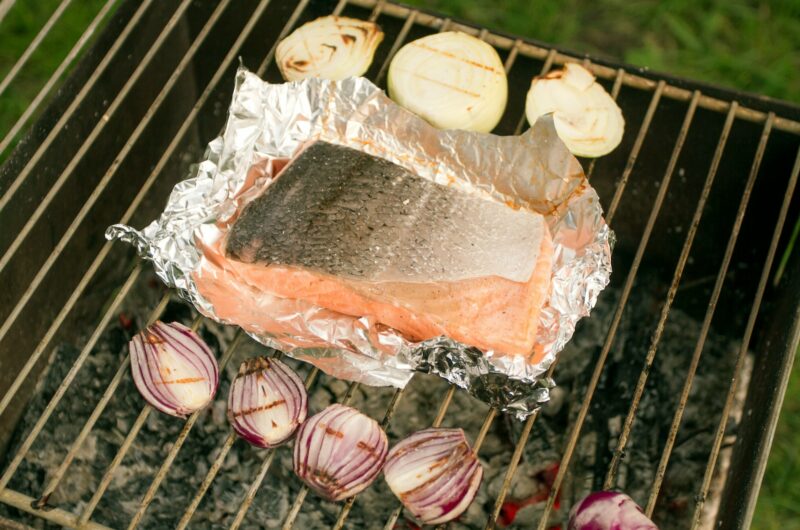 Gebackenes Lachsfilet mit Zitronen-Kräuter-Kruste