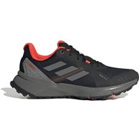 Mit diesem adidas TERREX Trailrunning-Schuh kannst du dich neuen Herausforderungen stellen und neue Gebiete erschließen. Er kommt mit einer Hybrid-Außensohle mit niedrigen Traktionselementen. So kannst du den Schuh sowohl im Gelände als auch in der Stadt tragen. Dank RAIN.RDY behältst du immer trockene Füße