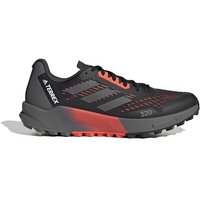 Es zieht dich wieder raus in die Natur? Dieser adidas Trailrunning-Schuh gibt dir auf dem steilen und steinigen Pfad zum Gipfel ein bequemes und sicheres Tragegefühl. Das individuell gewebte Mesh-Obermaterial bietet Halt