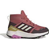 Mit diesem adidas Wanderschuh haben es kleine Abenteurer auf Entdeckungsreise besonders bequem. Das leichte Running-Design ist strapazierfähig und bietet optimalen Halt und Traktion auf rutschigem Fels und Matsch. Außerdem hält die RAIN.RDY Technologie kleine Füße bei nassen Bedingungen warm und trocken und der halbhohe Schnitt schützt vor eindringendem Schmutz. ADIDAS Kinder Multifunktionsschuhe TERREX TRAILMAKER MID R.RDY K im INTERSPORT-Onlineshop bestellen. Material: Material-Mix. Hochwertige Sportartikel und funktionale wie trendige Sportbekleidung für Damen