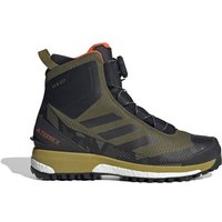 Mit diesem adidas Terrex Wanderschuh hast du es auf langen Strecken bequem und bei fallenden Temperaturen angenehm warm – dein idealer Begleiter für deine nächste Tour in den Bergen. Die Kombination aus COLD.RDY Technologie und PrimaLoft® Isolation speichert die Wärme und RAIN.RDY bietet zuverlässigen Schutz vor Schnee und Nässe. Die adidas BOOST Dämpfung gibt dir bei jedem Schritt Energie zurück