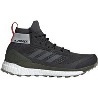 Hiking war noch nie so bequem. Dieser Schuh wurde speziell für ultimativen Komfort auf langen Touren designt. Sein sockenähnliches adidas Primeknit Obermaterial umschließt den Fuß passgenau für einen bequemen