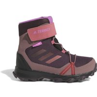 Nichts ist zu vergleichen mit der Magie eines Schneetages. Mit diesem adidas Winterschuh für Kinder kann dein kleiner Schatz auf Entdeckungsreise gehen. Die PrimaLoft® Isolation und das COLD.RDY Material halten kleine Füße kuschelig warm