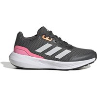 Dieser adidas Laufschuh für Kinder macht alles mit. Er hat ein atmungsaktives Obermaterial und eine weiche Cloudfoam Dämpfung