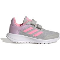 Dieser adidas Schuh mit praktischen Klettverschlüssen für Kinder ist perfekt für Spiel und Spaß. Die robuste EVA-Außensohle macht alles mit – ob Fangen spielen oder auf Bäume klettern. Der Schuh darf bei den täglichen Abenteuern auf keinen Fall fehlen. Das Design ist Teil unseres Engagements gegen Plastikmüll und besteht zu mindestens 50 % aus recycelten Materialien. ADIDAS Kinder Laufschuhe Tensaur Run 2.0 CF K im INTERSPORT-Onlineshop bestellen. Material: Material-Mix. Hochwertige Sportartikel und funktionale wie trendige Sportbekleidung für Damen