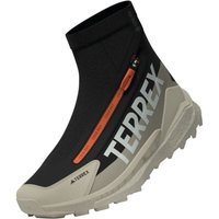 Mit dem adidas Terrex Free Hiker 2 COLD.RDY Wanderschuh bleiben deine Füße angenehm warm und trocken. So musst du dich nicht von kaltem